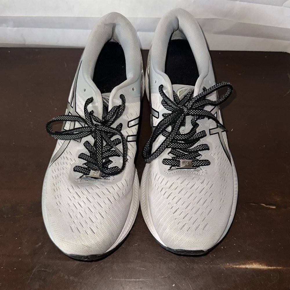 Asics Pale Gray Low Top Sneakers Women's Size 9.5 Lace Up Running Shoes
